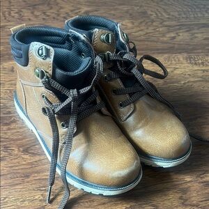 Brown Lace-Up Boots boys size 1 crown vintage boots